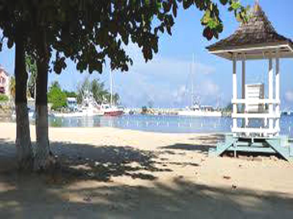 Turtle Beach Towers Apt 22 C - Ocho Rios Exterior photo
