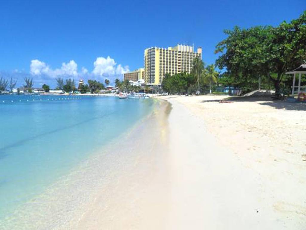 Turtle Beach Towers Apt 22 C - Ocho Rios Exterior photo